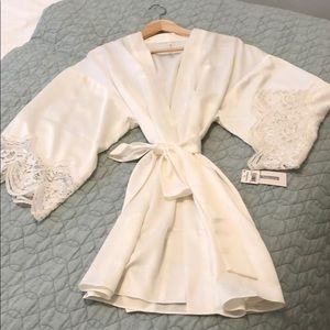 Flora Nikrooz Ivory Robe